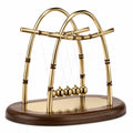 Elegantes Newtonpendel Tischdekoration Gold Braun