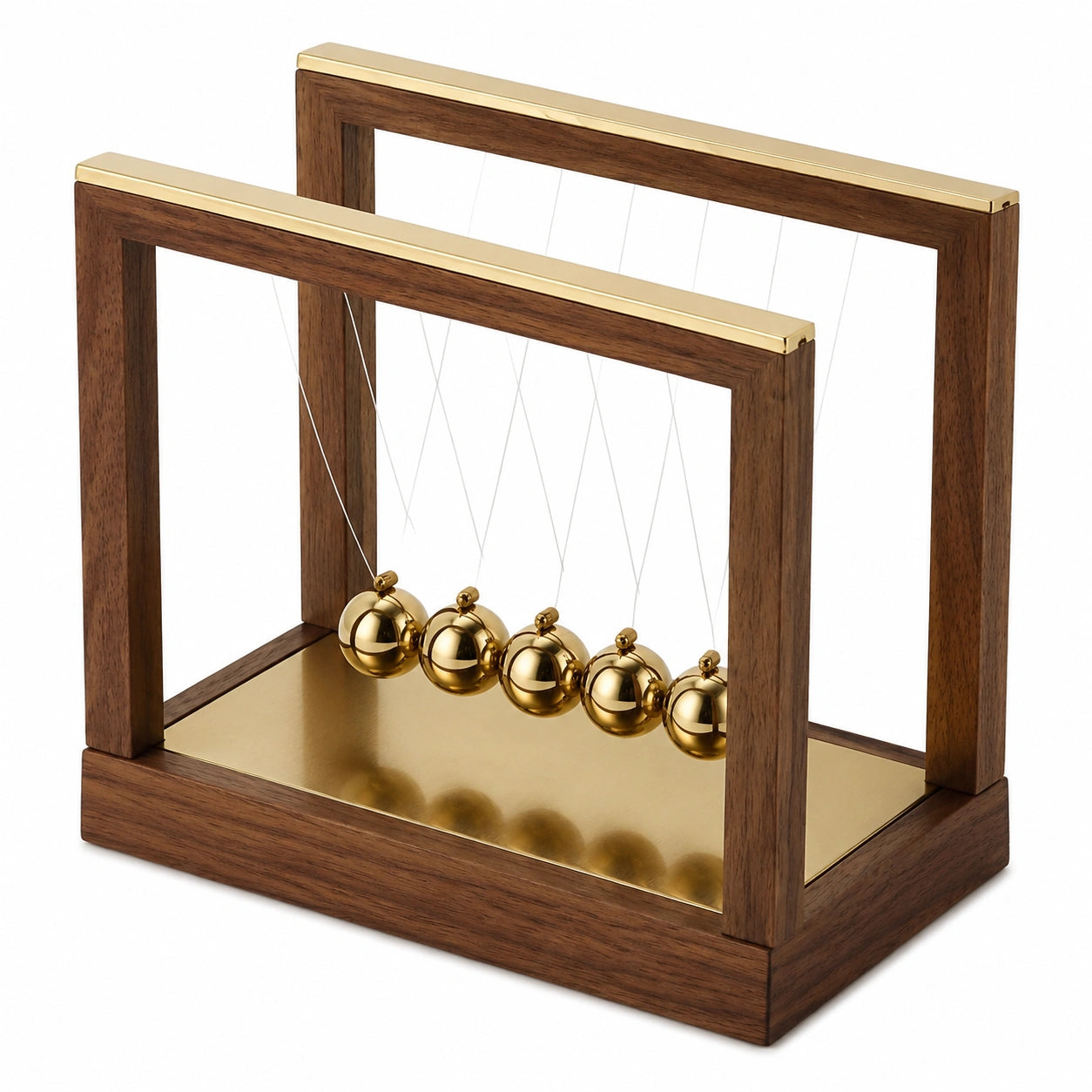 Newton-Pendel mit goldenen Kugeln und Holzrahmen